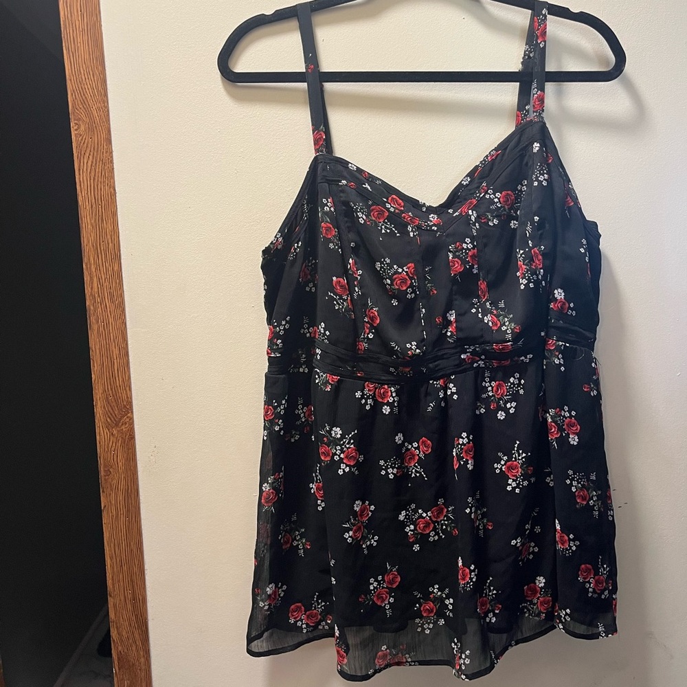 Torrid black rose print top size 2 casual dainty feminine